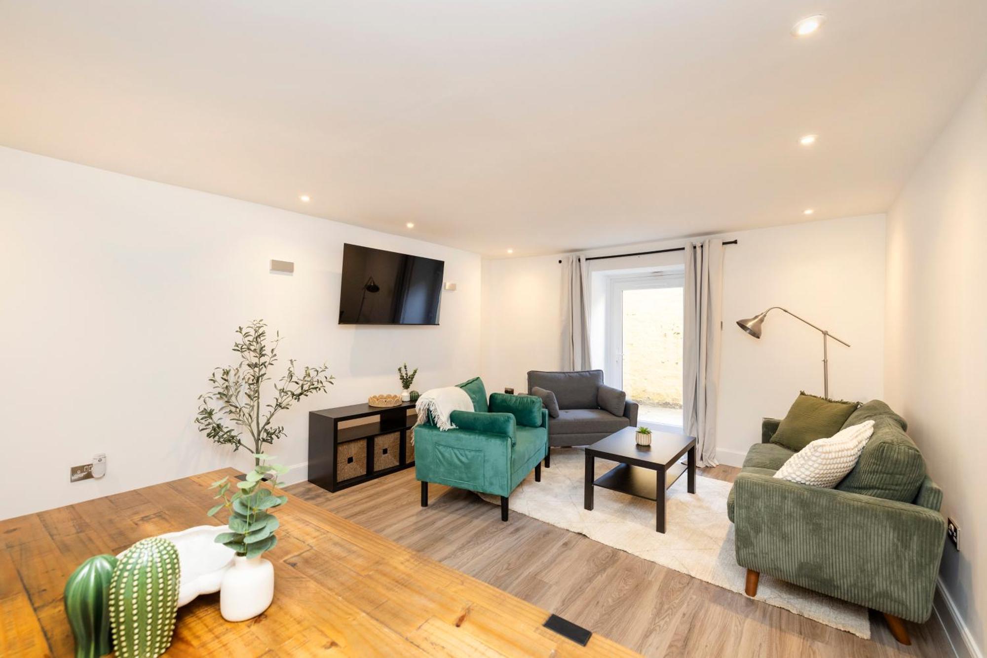 Joivy 3Br Flat In Haymarket With Free Parking Единбург Екстериор снимка