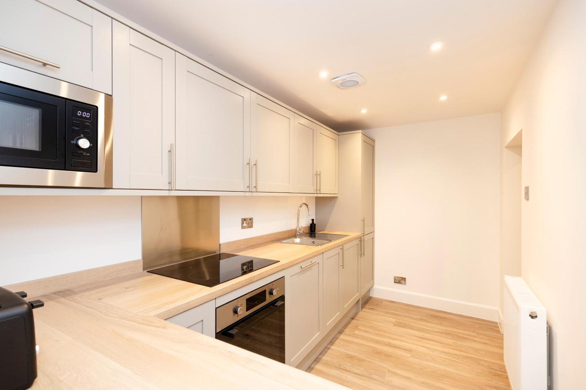 Joivy 3Br Flat In Haymarket With Free Parking Единбург Екстериор снимка