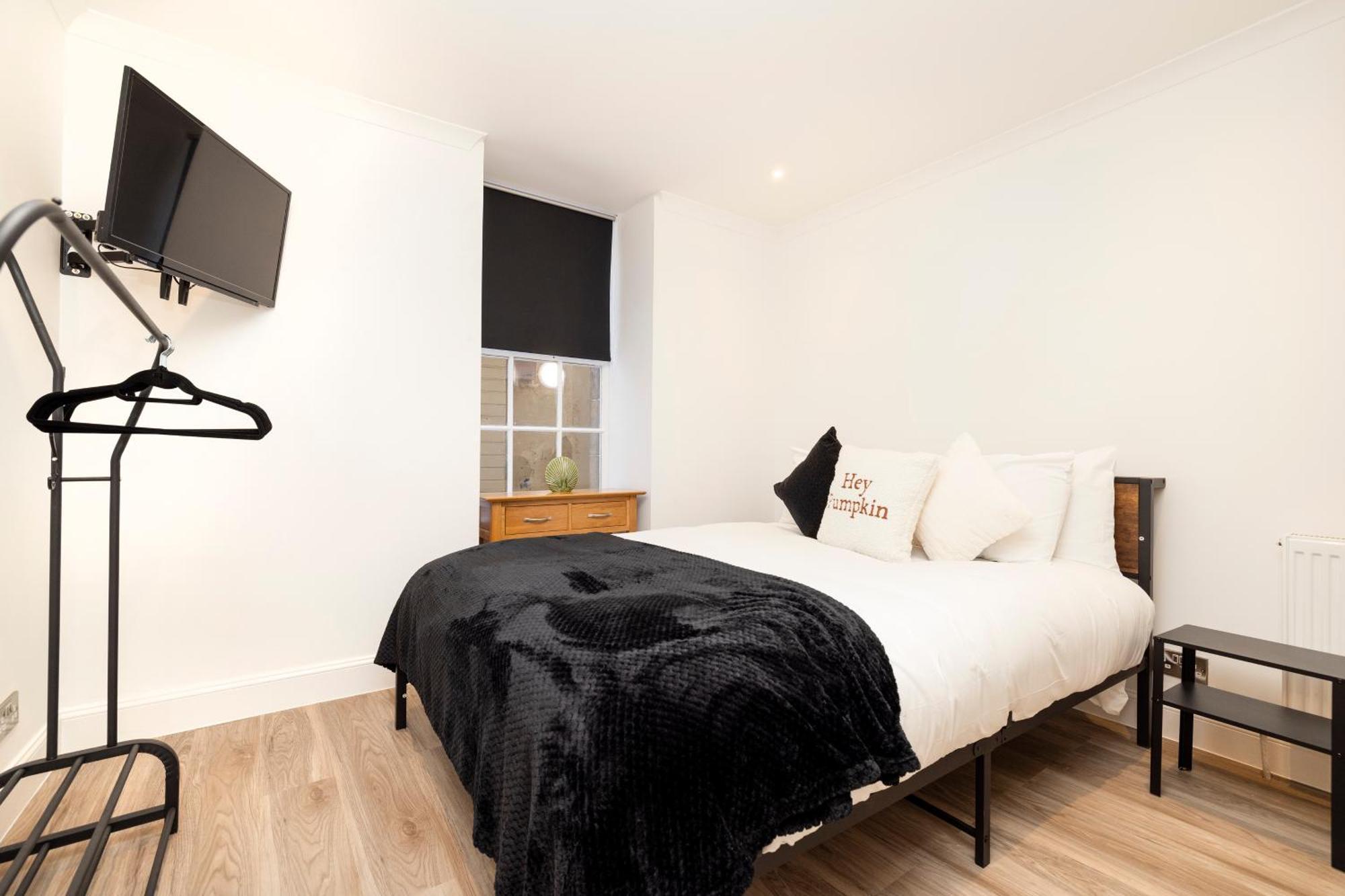Joivy 3Br Flat In Haymarket With Free Parking Единбург Екстериор снимка