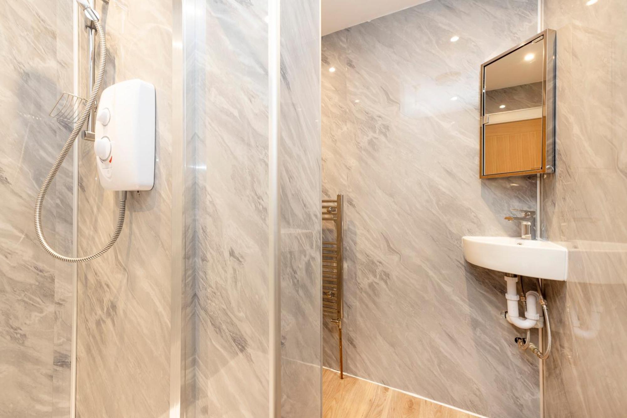 Joivy 3Br Flat In Haymarket With Free Parking Единбург Екстериор снимка